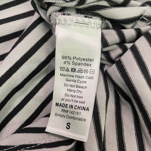 Gently Used LulaRoe Carly Dress (S) - Picture 5 of 6